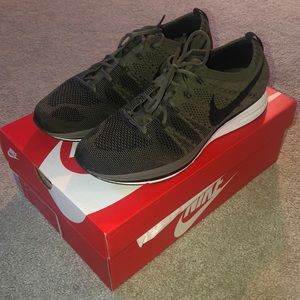Nike flyknit trainer women’s 11, men’s 9.5
